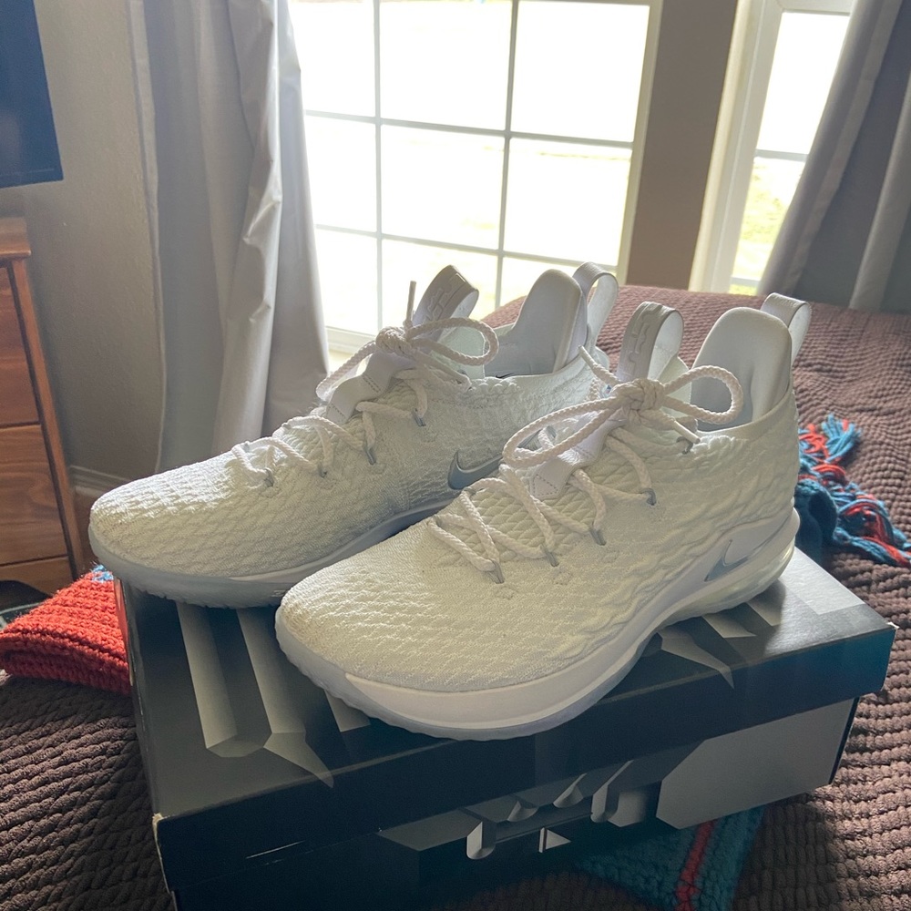 Lebron 15 low white
